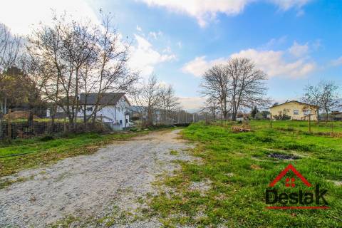 Moradia V2+2  com terreno de 1400 m2 em Moçâmedes, Vouzela