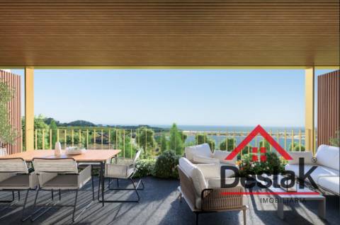 Apartamento T4 inserido no empreendimento Marina Douro