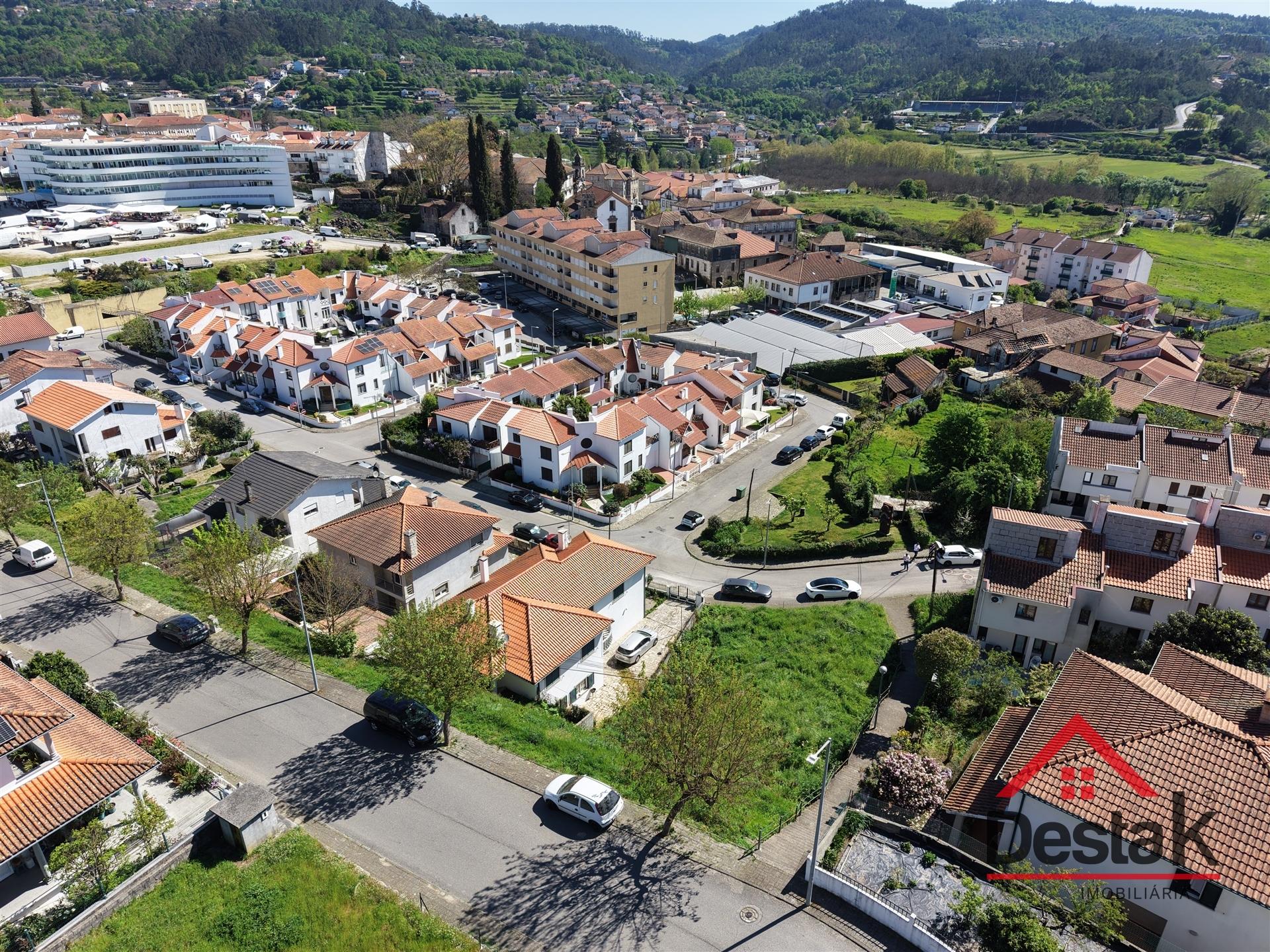 Lote de terreno para construção com 600 m² no centro da cidade
