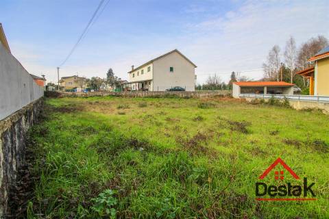 Lote urbano para construção à venda na Vila de Santa Cruz da Trapa