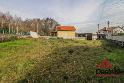 Lote urbano para construção à venda na Vila de Santa Cruz da Trapa