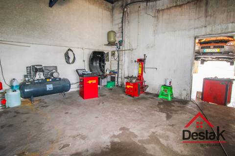 Oficina totalmente equipada para venda em São Pedro do Sul