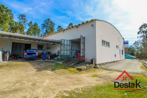 Oficina totalmente equipada para venda em São Pedro do Sul