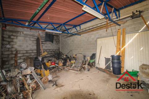 Oficina totalmente equipada para venda em São Pedro do Sul