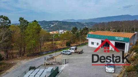 Oficina totalmente equipada para venda em São Pedro do Sul