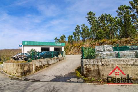 Oficina totalmente equipada para arrendamento em São Pedro do Sul