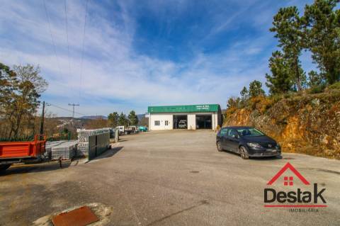 Oficina totalmente equipada para arrendamento em São Pedro do Sul