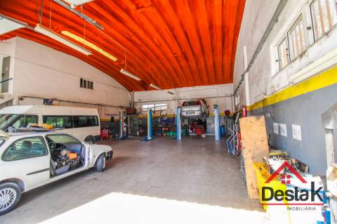 Oficina totalmente equipada para arrendamento em São Pedro do Sul