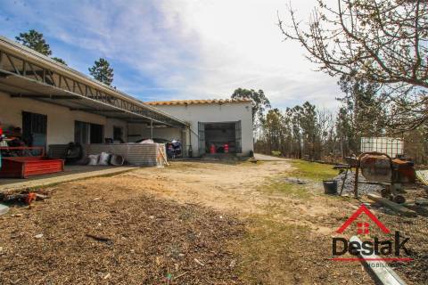 Oficina totalmente equipada para arrendamento em São Pedro do Sul