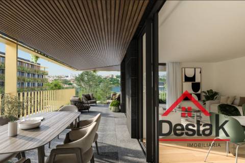 Apartamento T4 inserido no empreendimento Marina Douro