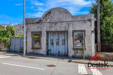 Terreno para venda com uma área de 583 m², situado na freguesia de Leça do Balio