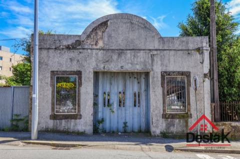 Terreno para venda com uma área de 583 m², situado na freguesia de Leça do Balio