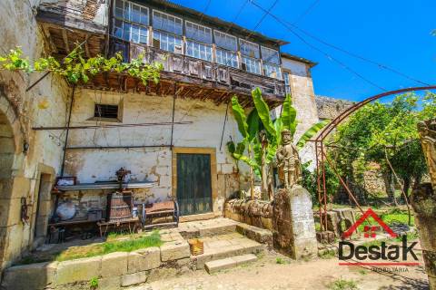Quinta Histórica para venda em Tarouca