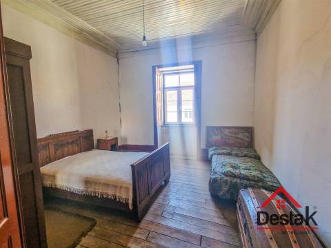 Prédio para venda em Moimenta da Beira