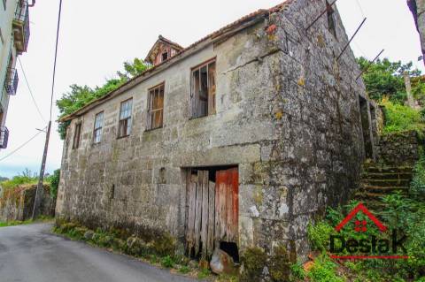 Moradia Isolada V3 para remodelar em Oliveira de Frades