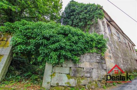 Moradia Isolada V3 para remodelar em Oliveira de Frades