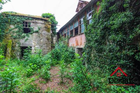 Moradia Isolada V3 para remodelar em Oliveira de Frades