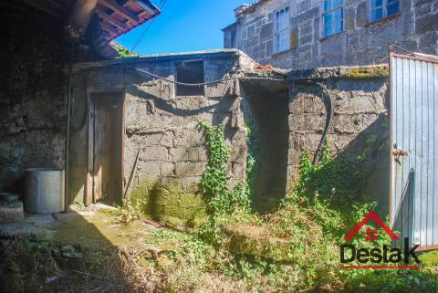 Moradia para restaurar em Queirã