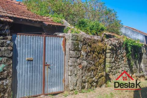 Moradia para restaurar em Queirã