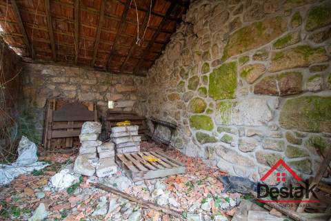 Moradia para reconstrução em Vouzela