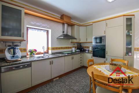 Moradia V5 situada em  São Pedro do Sul Viseu