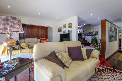 Moradia V5 situada em  São Pedro do Sul Viseu