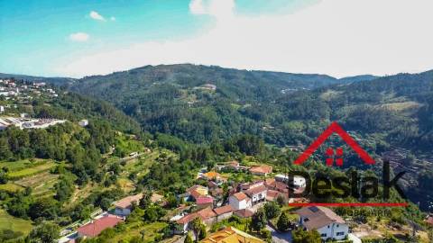 Terreno de 900 m² em Castro Daire