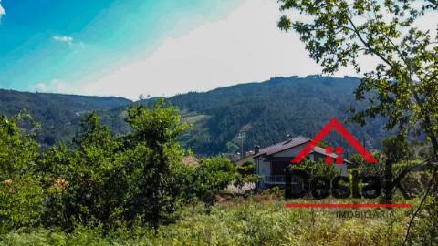 Terreno de 900 m² em Castro Daire