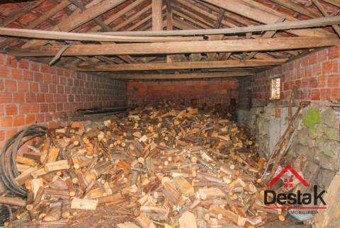 Moradia para restaurar em Carvalhais