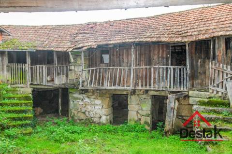 Moradia para restaurar em Carvalhais