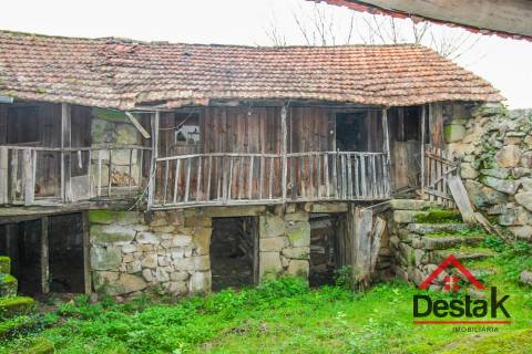 Moradia para restaurar em Carvalhais