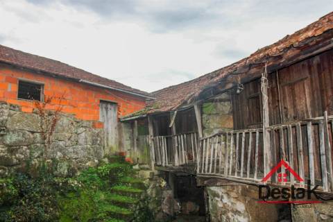 Moradia para restaurar em Carvalhais