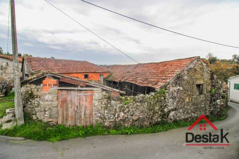 Moradia para restaurar em Carvalhais