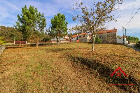 Terreno para construção e terreno misto para venda em Santa Cruz da Trapa