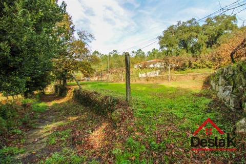 Terreno para construção e terreno misto para venda em Santa Cruz da Trapa