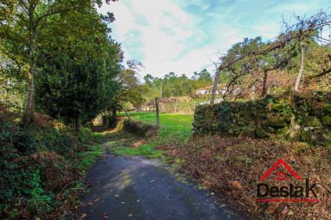 Terreno para construção e terreno misto para venda em Santa Cruz da Trapa
