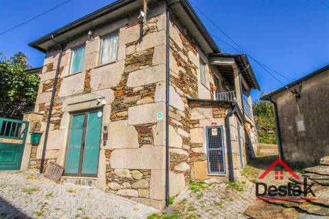 Moradia V2 no Candal, São Pedro do Sul