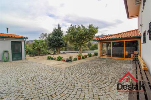 Moradia isolada V5 para venda em São Pedro do Sul