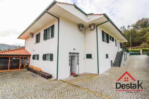 Moradia isolada V5 para venda em São Pedro do Sul