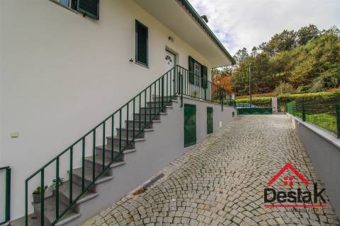 Moradia isolada V5 para venda em São Pedro do Sul