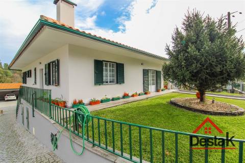 Moradia isolada V5 para venda em São Pedro do Sul