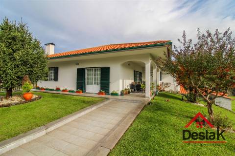 Moradia isolada V5 para venda em São Pedro do Sul