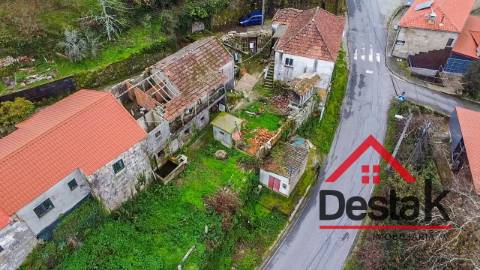 Duas Moradias para Remodelação em Cambra, Vouzela