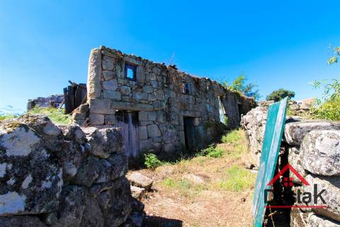 Moradia para restaurar em Crescido - Vouzela