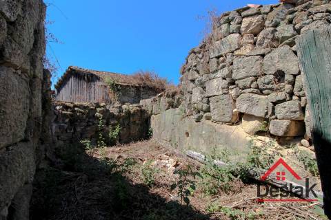 Moradia para restaurar em Crescido - Vouzela