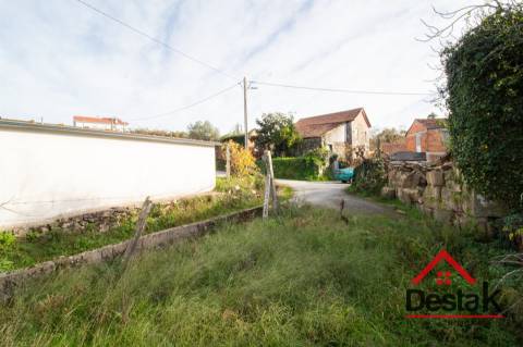 Moradia Isolada com terreno para venda em São Pedro do Sul.