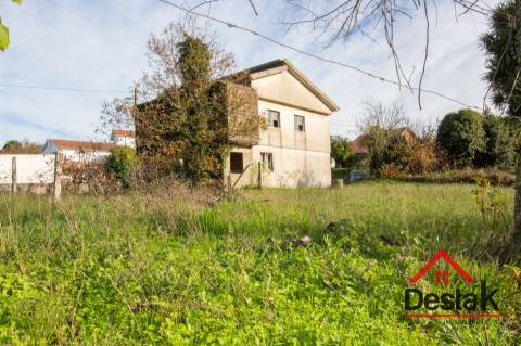 Moradia Isolada com terreno para venda em São Pedro do Sul.