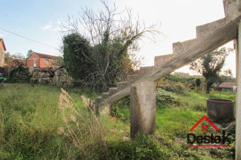 Moradia Isolada com terreno para venda em São Pedro do Sul.