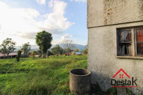 Moradia Isolada com terreno para venda em São Pedro do Sul.