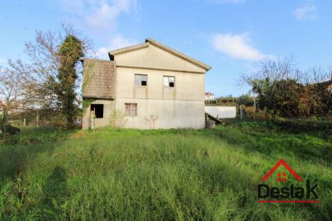 Moradia Isolada com terreno para venda em São Pedro do Sul.